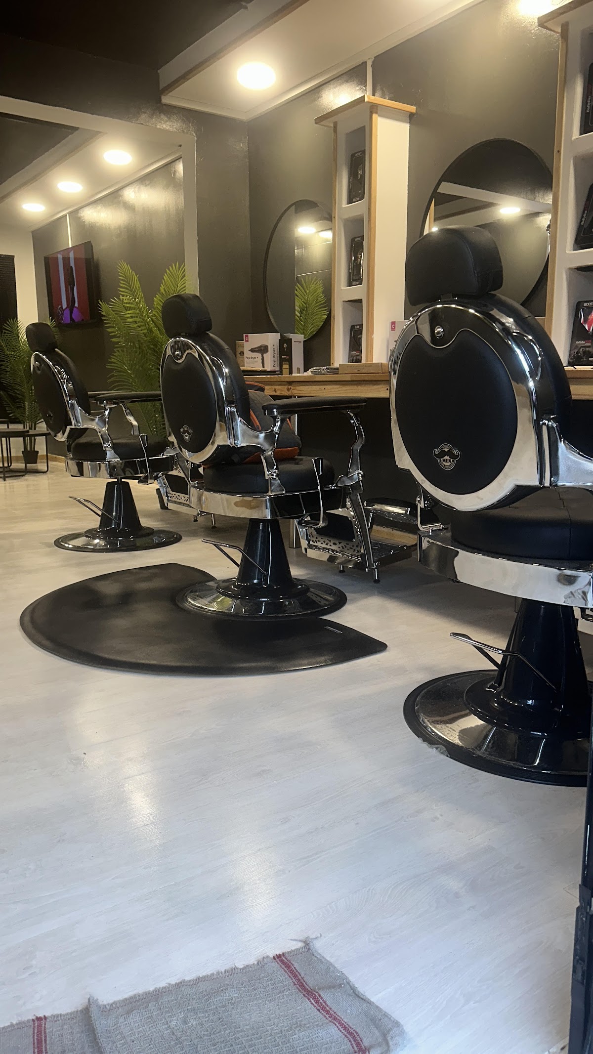 Barber Shop L' ATELIER DU BARBER — Avant